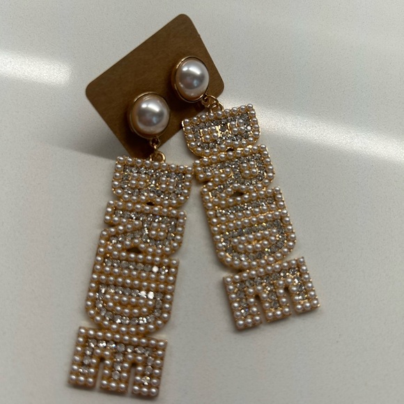 NEW sparkly BRIDE earrings! Rhinestone & Pearl-catches the light! ✨check video✨ - Picture 9 of 10